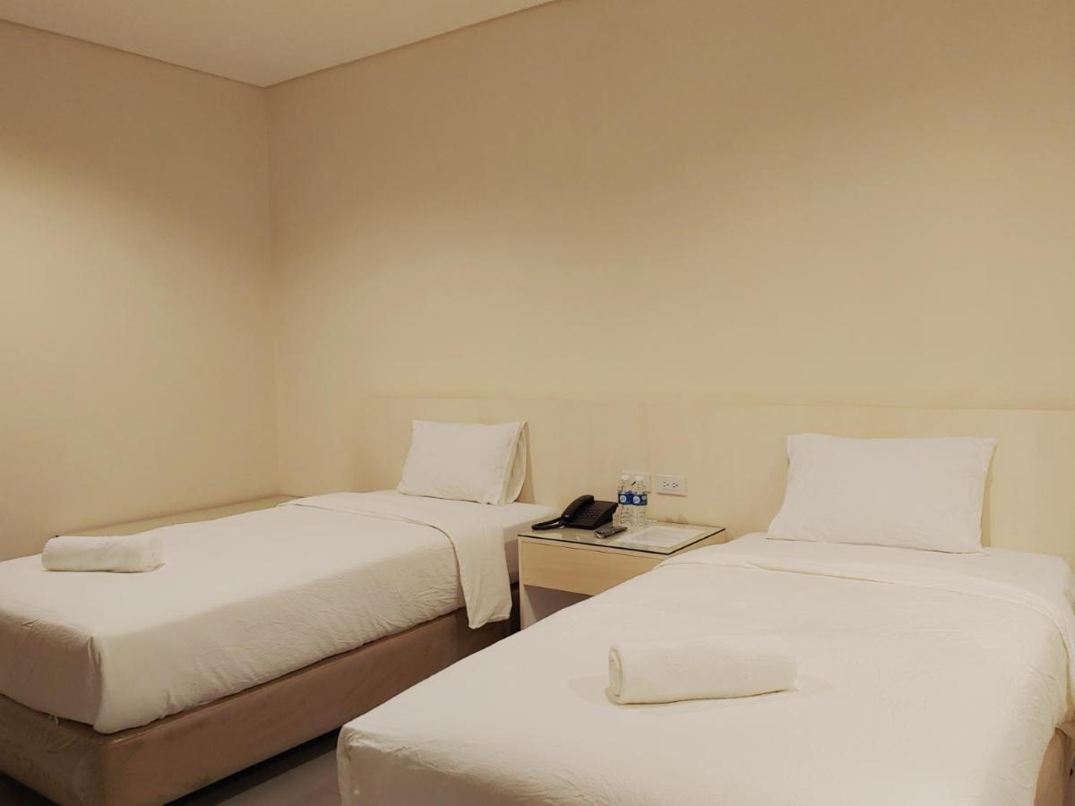 Kaizen Suites Manila Exterior photo